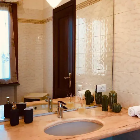 Casa Ciampi Locazione Turistica 게스트하우스 4*